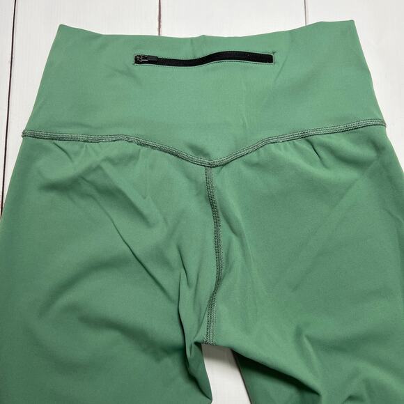 NWOT MALO Republic On the Run 7/8 Tights SIZE M Sagebrush Green Yoga Pants NEW - Picture 10 of 15